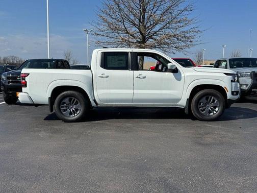Glacier White 2025 Nissan Frontier SV