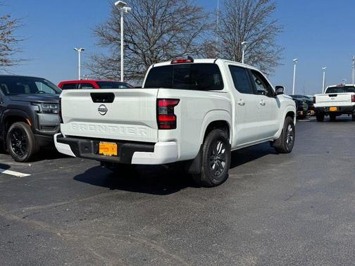 Glacier White 2025 Nissan Frontier SV