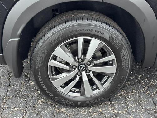 2025 Nissan Pathfinder SL 4WD