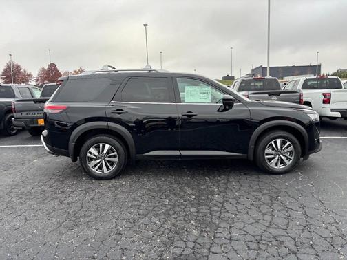 2025 Nissan Pathfinder SL 4WD