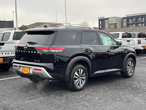 2025 Nissan Pathfinder SL 4WD