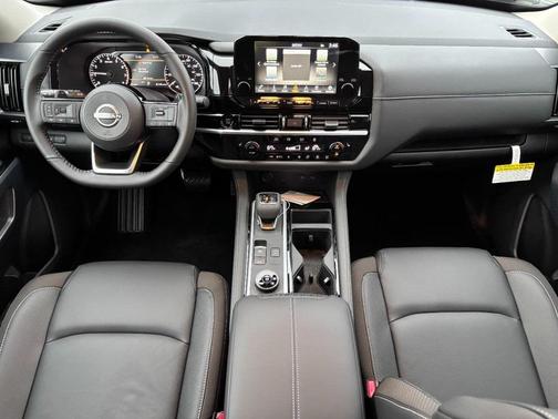 2025 Nissan Pathfinder SL 4WD