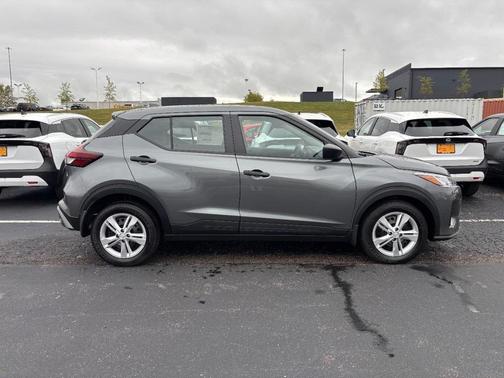 2025 Nissan Kicks S