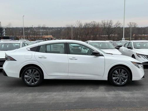 Aspen White Tricoat 2026 Nissan Sentra SL