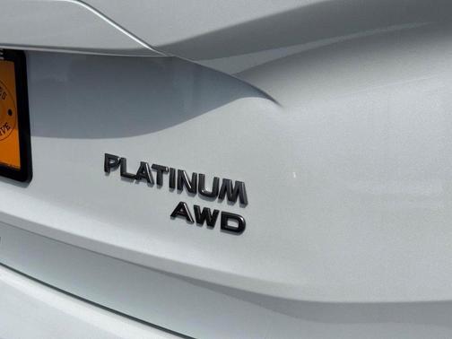 Everest White Pearl Tricoat 2026 Nissan Rogue Platinum