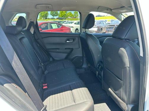 Everest White Pearl Tricoat 2026 Nissan Rogue Rock Creek