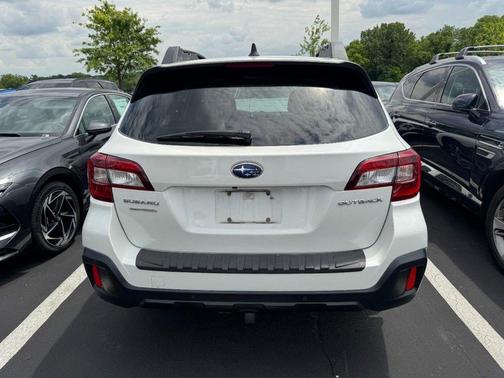 Crystal White Pearl 2018 Subaru Outback 2.5i Limited