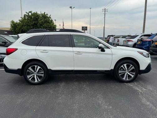 Crystal White Pearl 2018 Subaru Outback 2.5i Limited