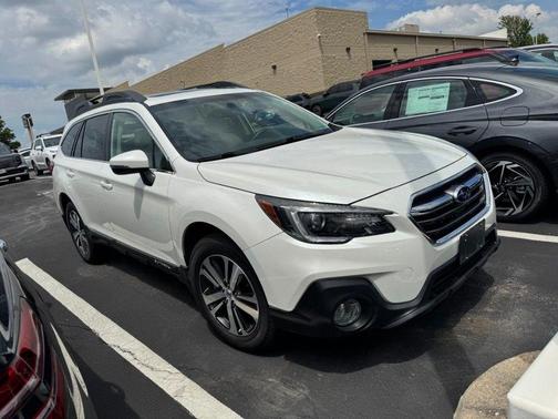Crystal White Pearl 2018 Subaru Outback 2.5i Limited