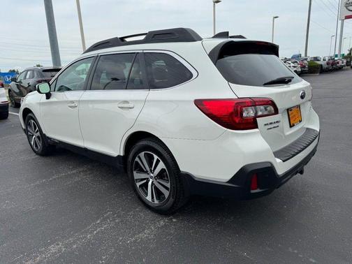 Crystal White Pearl 2018 Subaru Outback 2.5i Limited