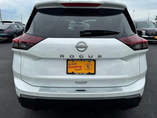 Everest White Pearl Tricoat 2026 Nissan Rogue SV