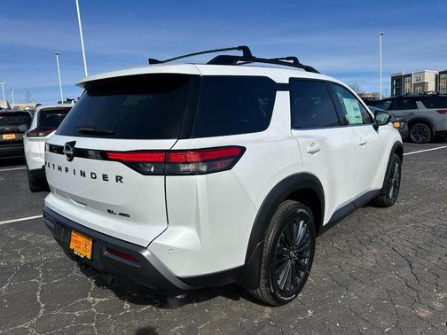 2026 Nissan Pathfinder SL