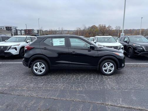 2025 Nissan Kicks S