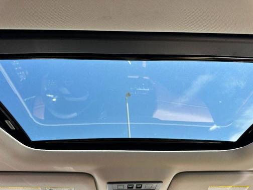 Everest White Pearl/Black 2026 Nissan Pathfinder Platinum