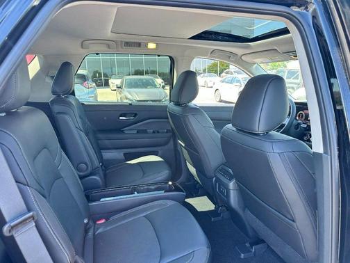 Super Black 2026 Nissan Pathfinder SL