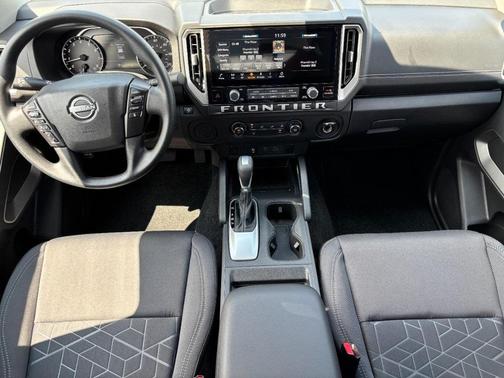 2025 Nissan Frontier SV
