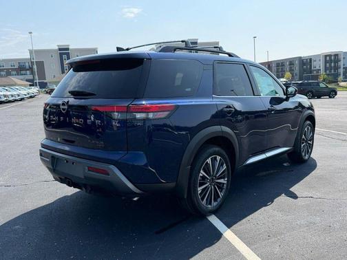 Deep Ocean Blue Pearl 2026 Nissan Pathfinder Platinum