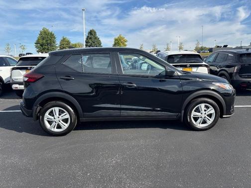 2025 Nissan Kicks S