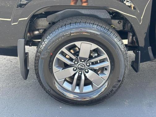 2025 Nissan Frontier SV