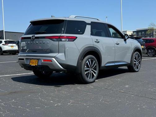 2025 Nissan Pathfinder Platinum