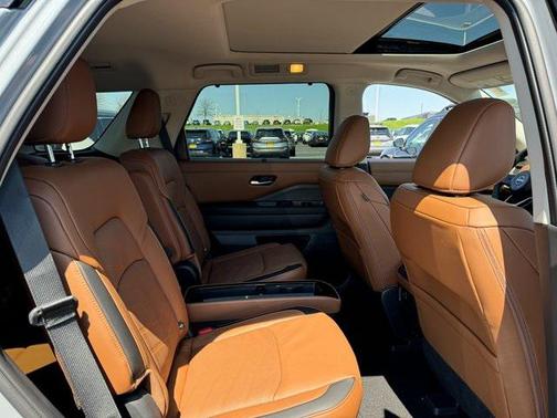 2025 Nissan Pathfinder Platinum