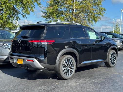 2025 Nissan Pathfinder Platinum