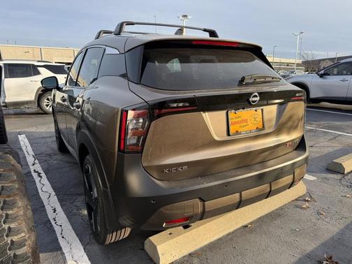 2025 Nissan Kicks SR