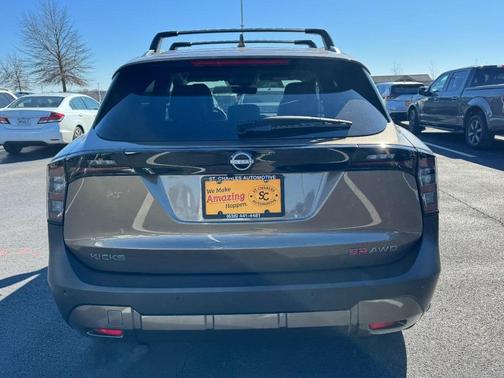 2025 Nissan Kicks SR