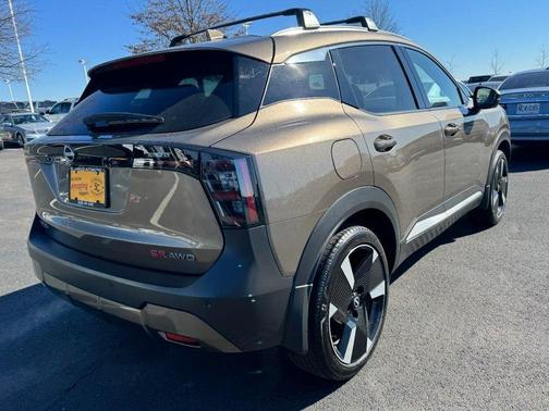 2025 Nissan Kicks SR