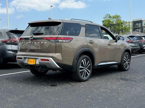 2025 Nissan Pathfinder Platinum