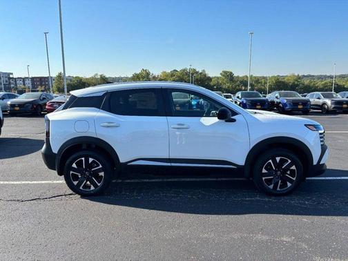 Aspen White Tricoat 2026 Nissan Kicks SV