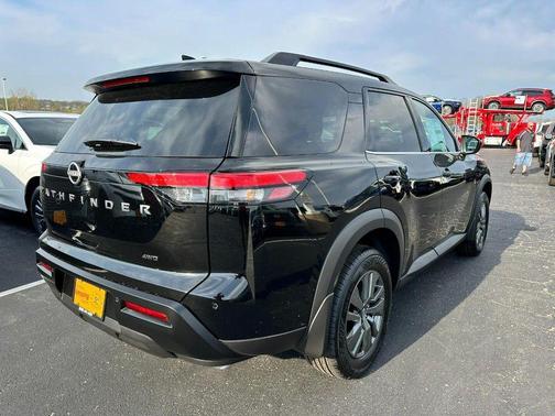 Super Black 2026 Nissan Pathfinder SV