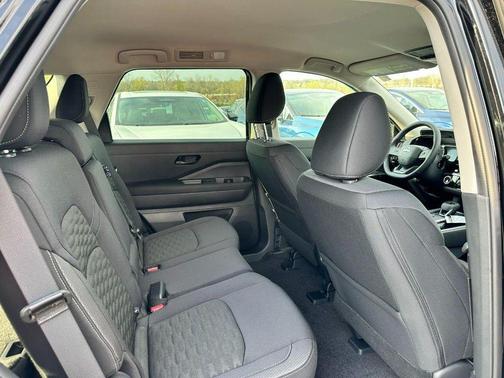 Super Black 2026 Nissan Pathfinder SV