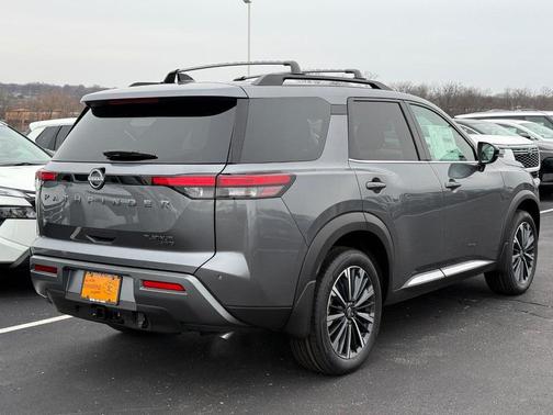 2026 Nissan Pathfinder Platinum