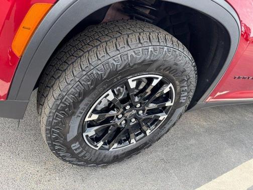 Radiant Red Tintcoat 2024 Chevrolet Traverse AWD Z71