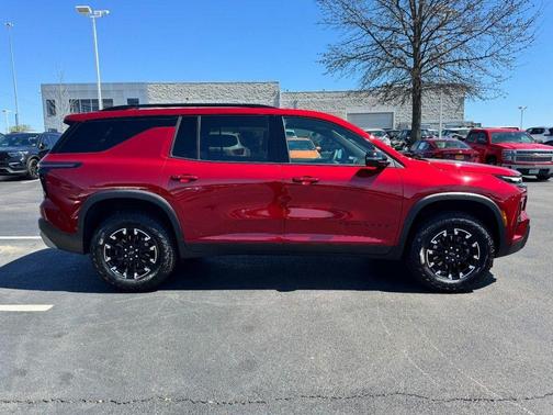 Radiant Red Tintcoat 2024 Chevrolet Traverse AWD Z71