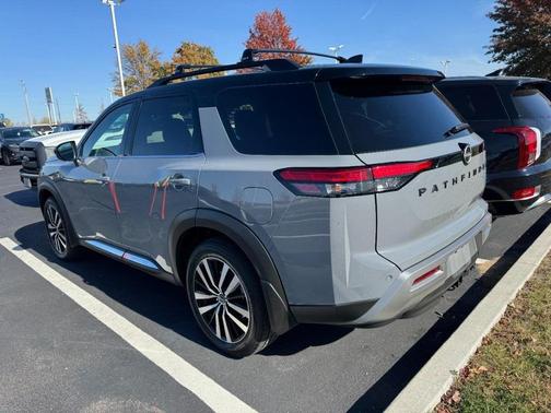 2024 Nissan Pathfinder Platinum 4WD