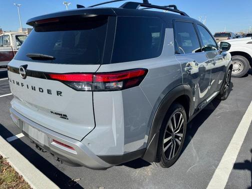 2024 Nissan Pathfinder Platinum 4WD