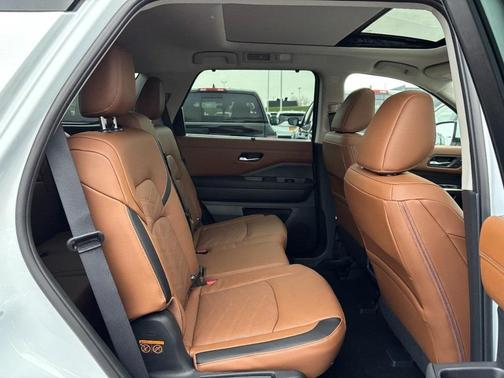 2025 Nissan Pathfinder Platinum 4WD