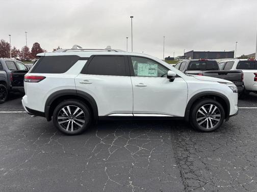 2025 Nissan Pathfinder Platinum 4WD