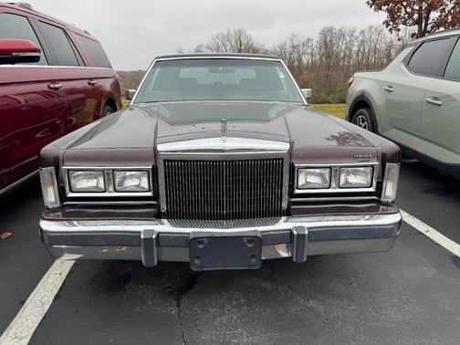 1988 Lincoln Town Car Base
