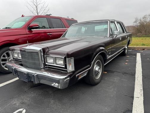 1988 Lincoln Town Car Base