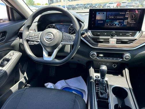Pearl White Tricoat 2026 Nissan Altima 2.5 SV