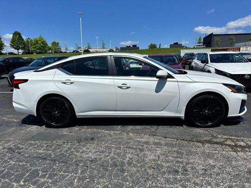 Pearl White Tricoat 2026 Nissan Altima 2.5 SV