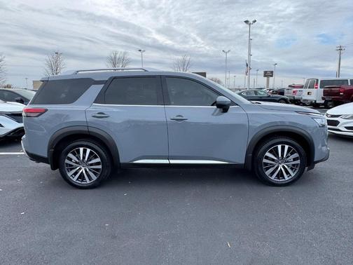 2022 Nissan Pathfinder Platinum 4WD