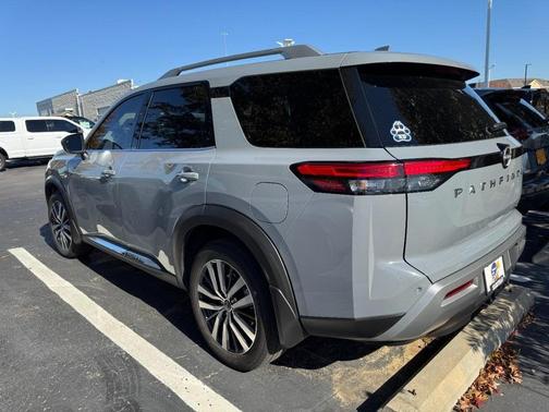 2022 Nissan Pathfinder Platinum 4WD