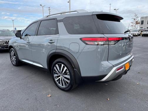 2022 Nissan Pathfinder Platinum 4WD