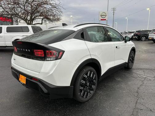 2026 Nissan Leaf PLATINUM+