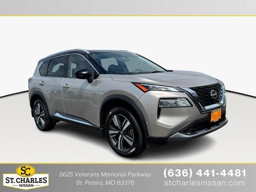 Champagne Silver Metallic/Super Black 2023 Nissan Rogue SL
