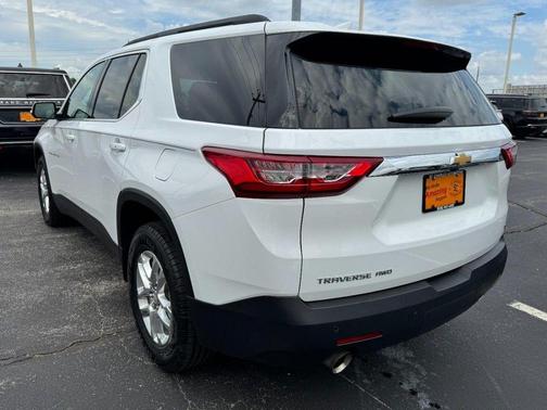 Summit White 2020 Chevrolet Traverse LT Cloth